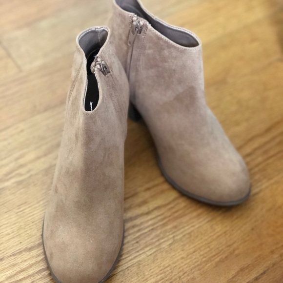 Sueded Block-Heel Booties for Women - Picture 3 of 7